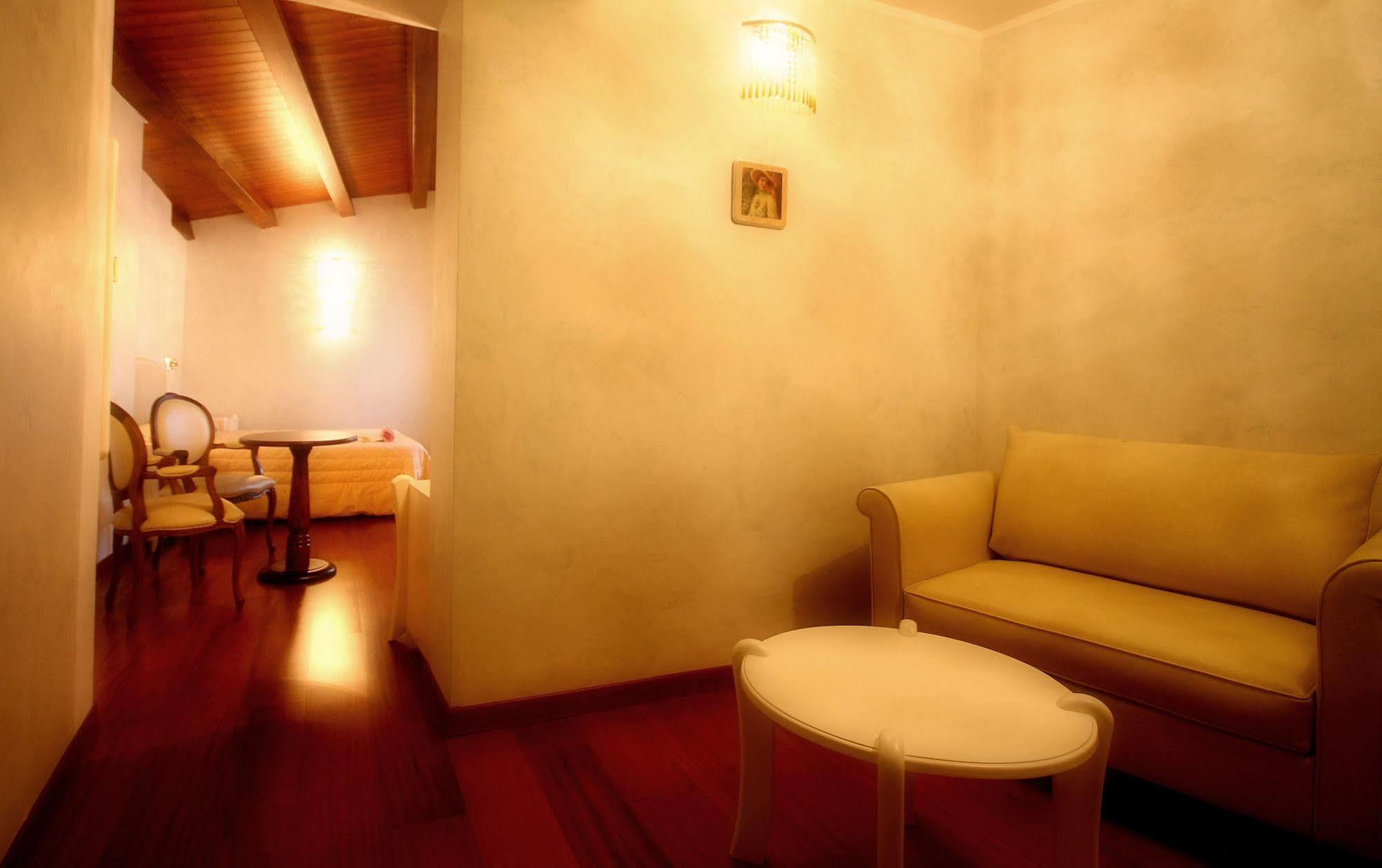 Hotel Rojan Sulmona Ngoại thất bức ảnh